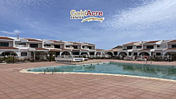 Imagen 1 Venta de piso con piscina en Costa de Antigua